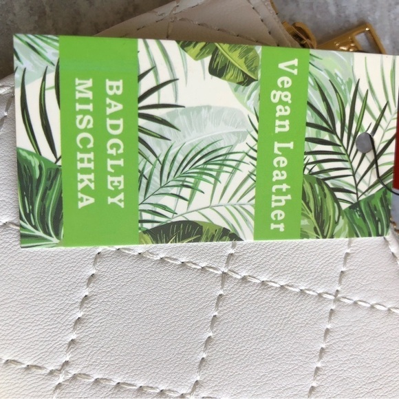 Badgley Mischka White Short Card Wallet NWT - Picture 4 of 8